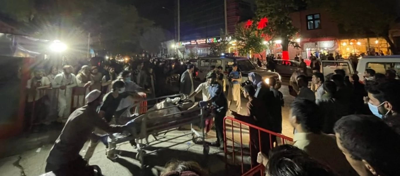 Λουτρό αίματος στην Καμπούλ: Πάνω από 100 οι νεκροί από την επίθεση του ISIS - Τουλάχιστον 13 Αμερικανοί (βίντεο)